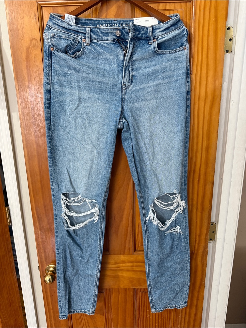 American Eagle Outfitters Light Wash Distressed Mom Jeans